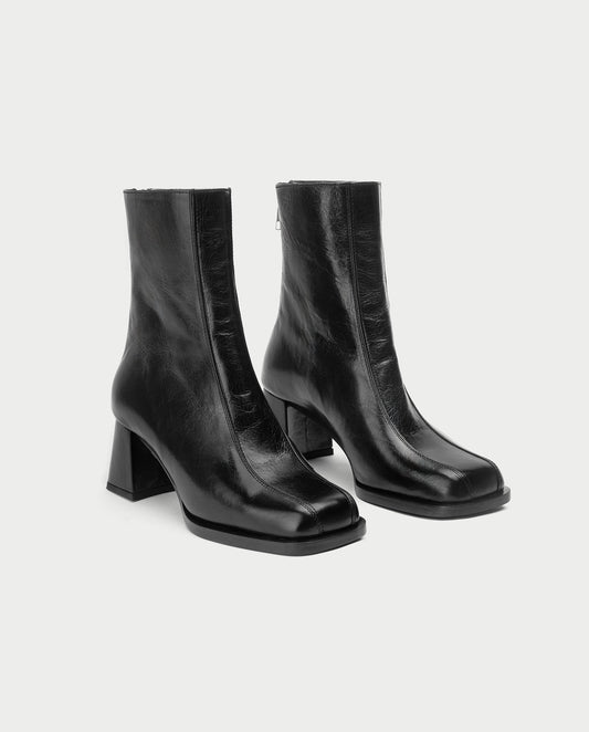 Twin boots wool