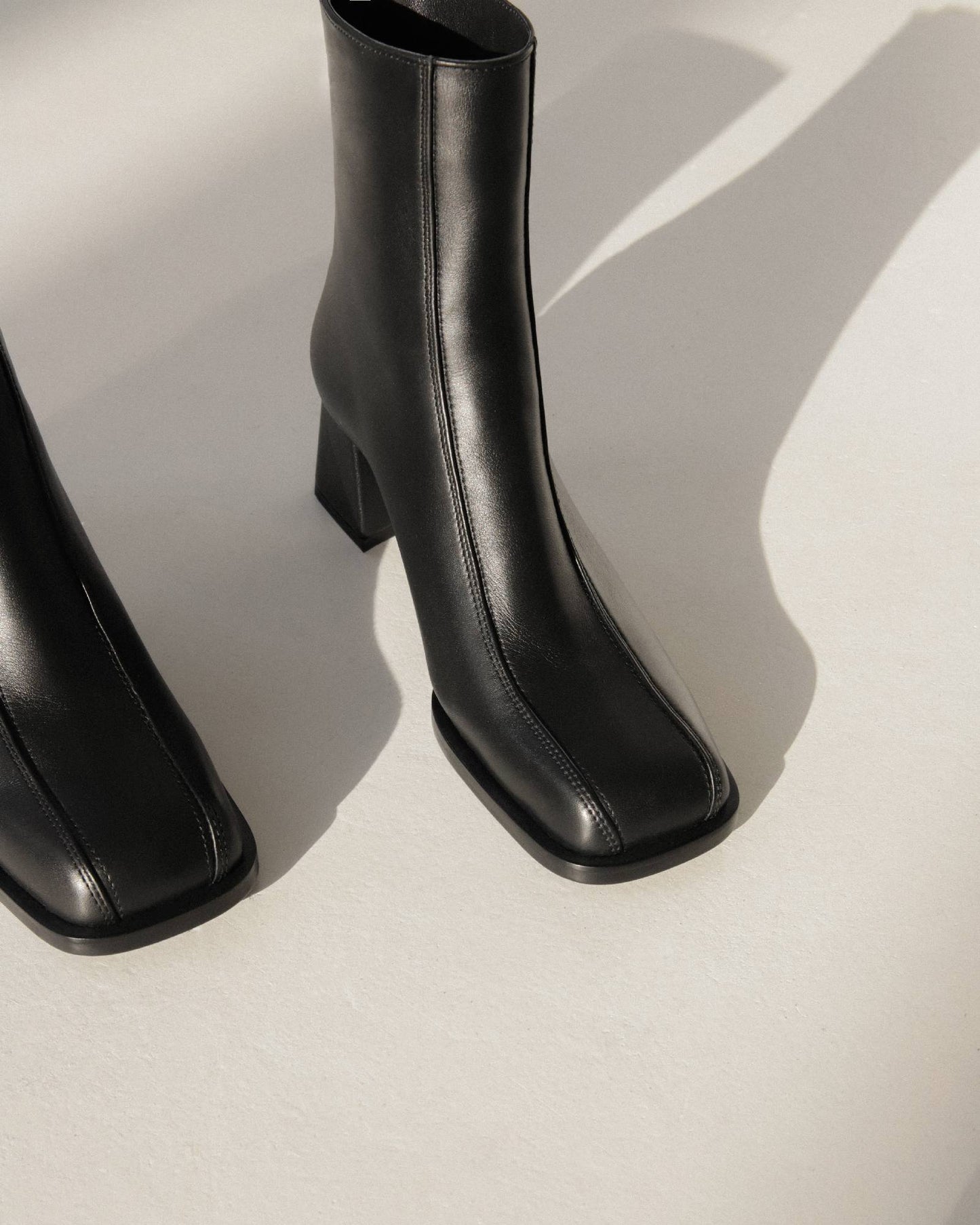 Twin boots wool